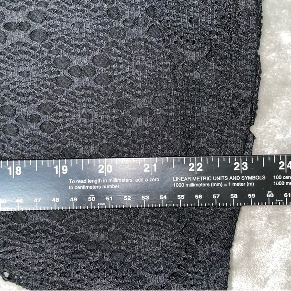 Banana Republic Black Short Sleeve Lace Overlay Peplum Blouse Zipper Back Size 0 - Picture 6 of 6